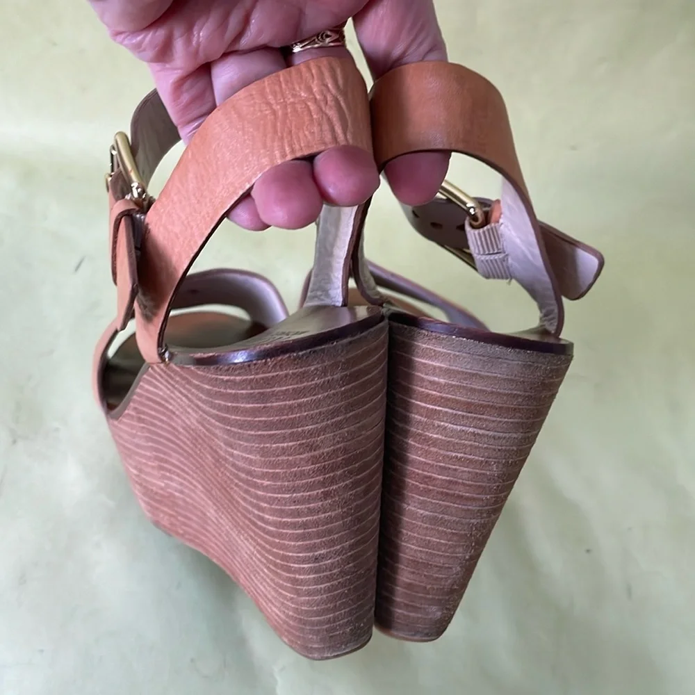 Vintage caramel color/gold Kors Michael Kors leather wedges